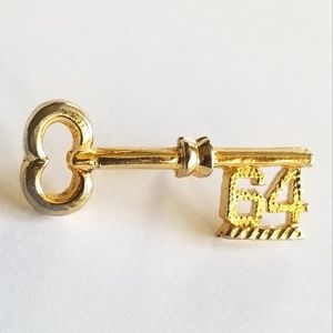 Vintage key pin 64 gold tone lapel brooch skeleton key 60s 1960s